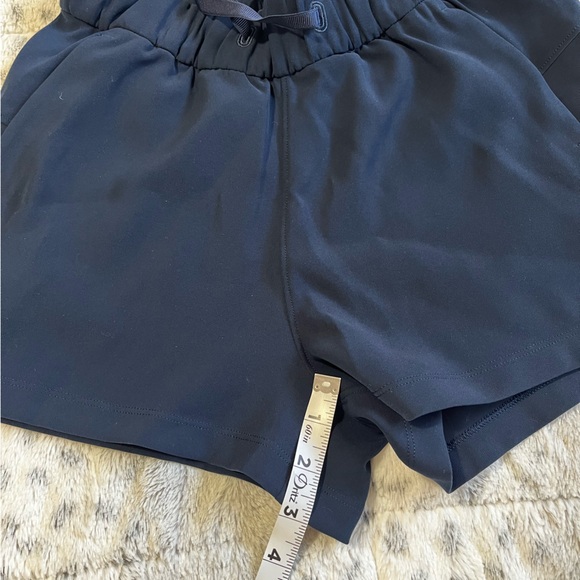 Lululemon On the Fly Navy Blue Shorts Women’s Size 2 - Picture 9 of 9